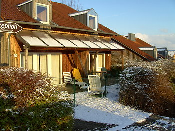 Winter Ferienhaus mit Gartenumzäunung
