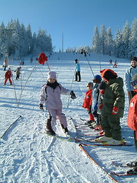 Viel Spaß haben unsere Kleinen beim Skifahren lernen!