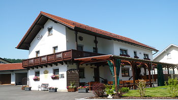 Cafe-Pension-Ferienwohnung in Achslach