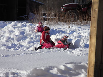 Kinder bei uns im Schnee